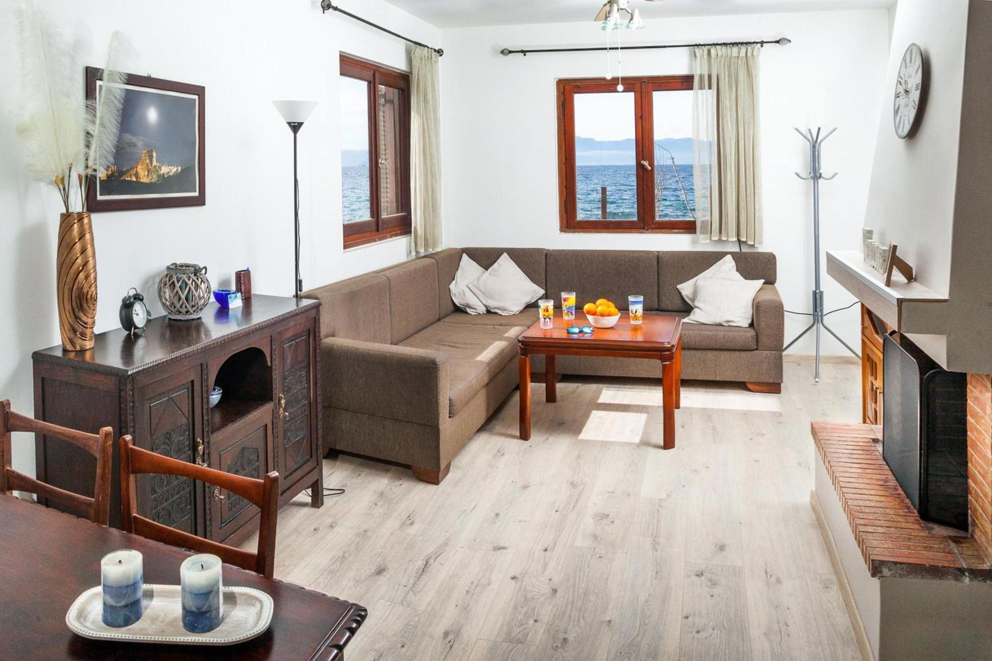 Villa Karnagio Seafront Káto Lekhónia Esterno foto