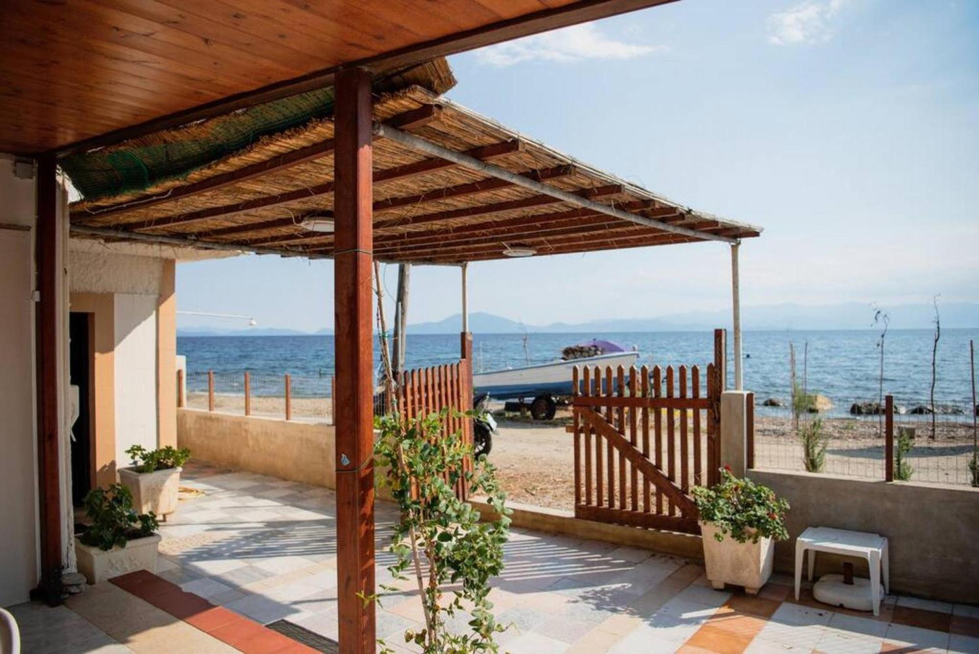 Villa Karnagio Seafront Káto Lekhónia Esterno foto
